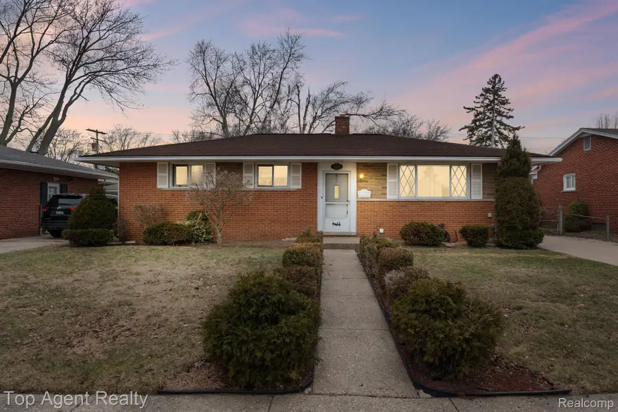 9001 Shannon Drive, Sterling Heights, MI 48314 - #2