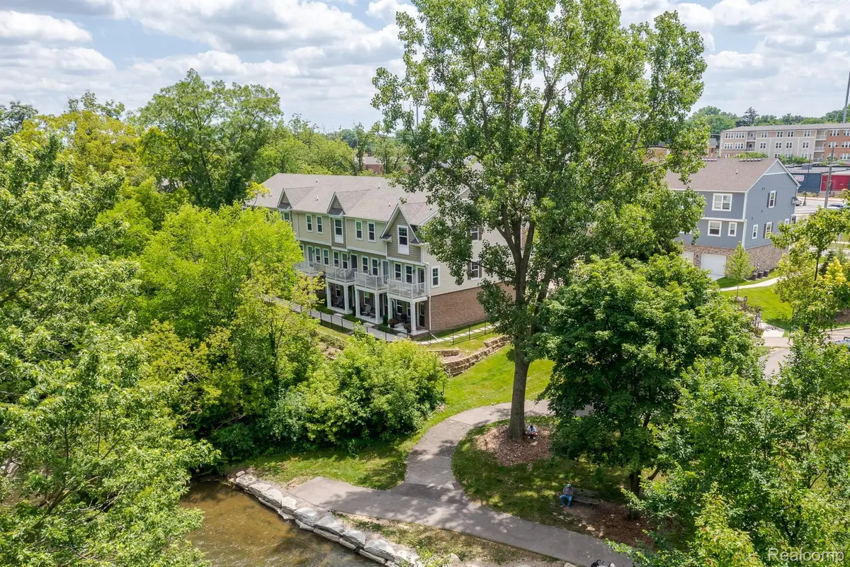 3317 Parkways Boulevard, Auburn Hills, MI 48326 - #1