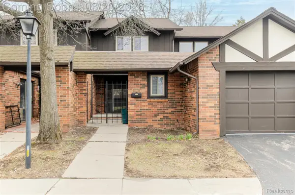 29332 Wellington Road W, Southfield, MI 48034