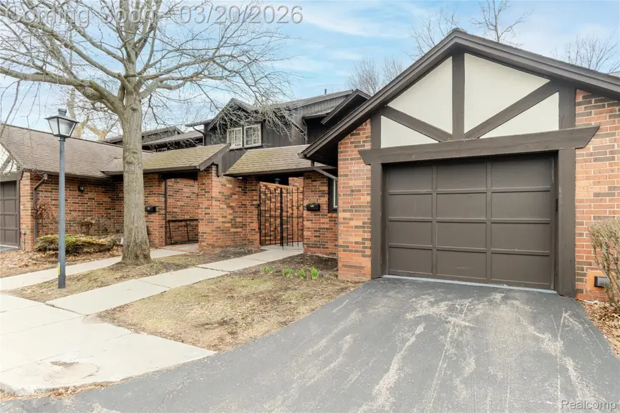 29332 Wellington Road W, Southfield, MI 48034 - #2