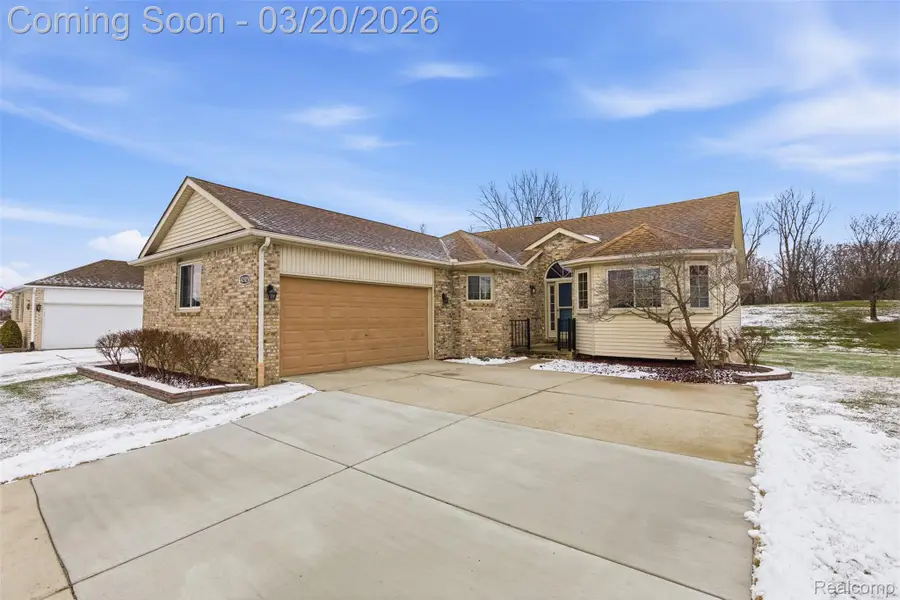 42925 N Hampton Drive, Sterling Heights, MI 48314 - #2