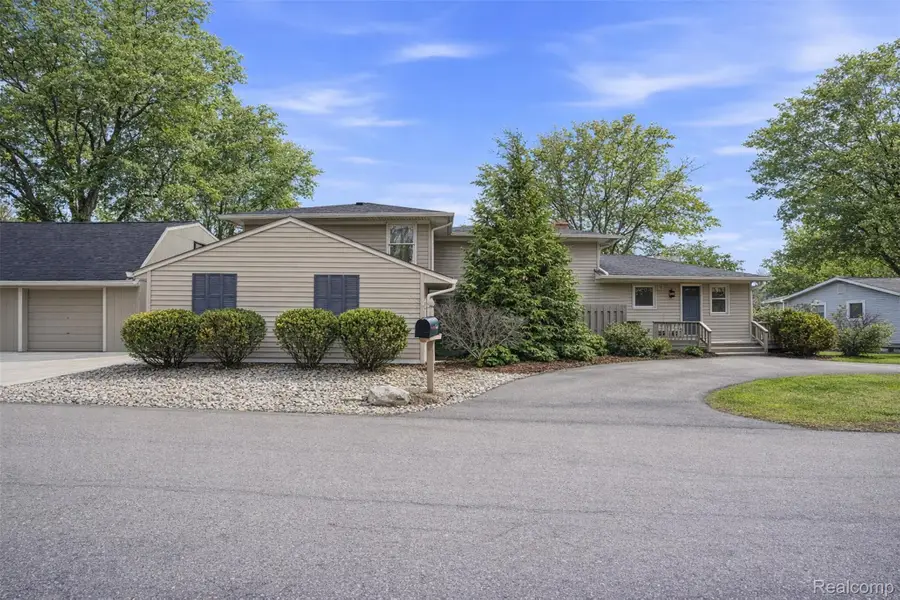 5370 Edgelake Drive, Pinckney, MI 48169 - #2