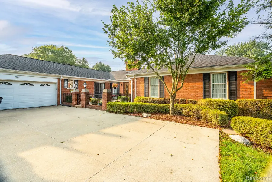 1853 W Bend Drive, Bloomfield, MI 48302 - #2