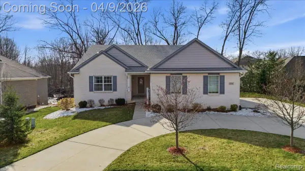 270 Greenan Lane, LakeOrion, MI 48362