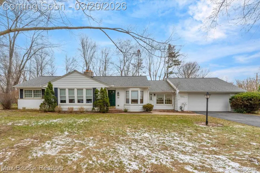 2381 Bratton Avenue, Bloomfield, MI 48302 - #2