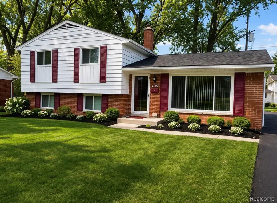 20340 Briarwood Court, Southfield, MI 48076 - #2