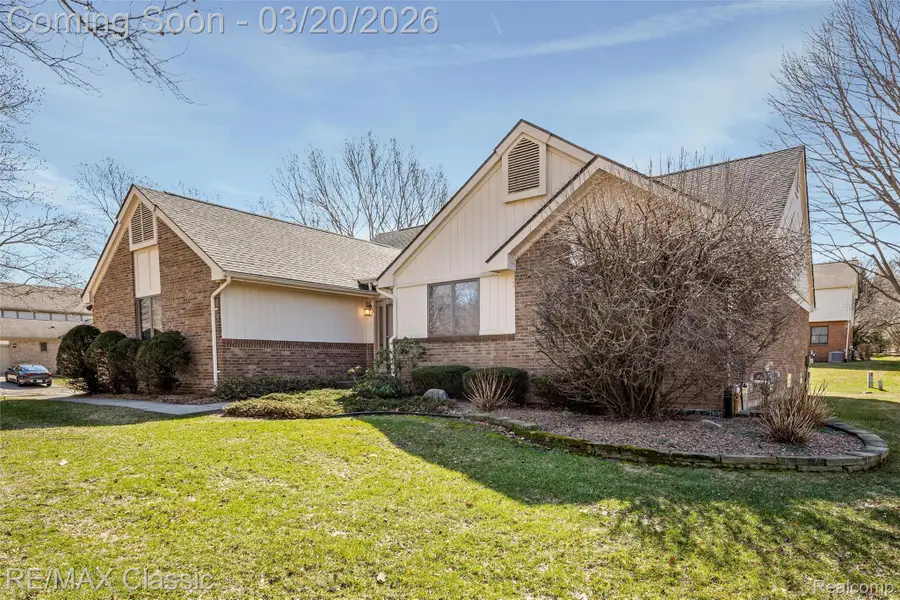 45105 Dunbarton Drive, Novi, MI 48375 - #3