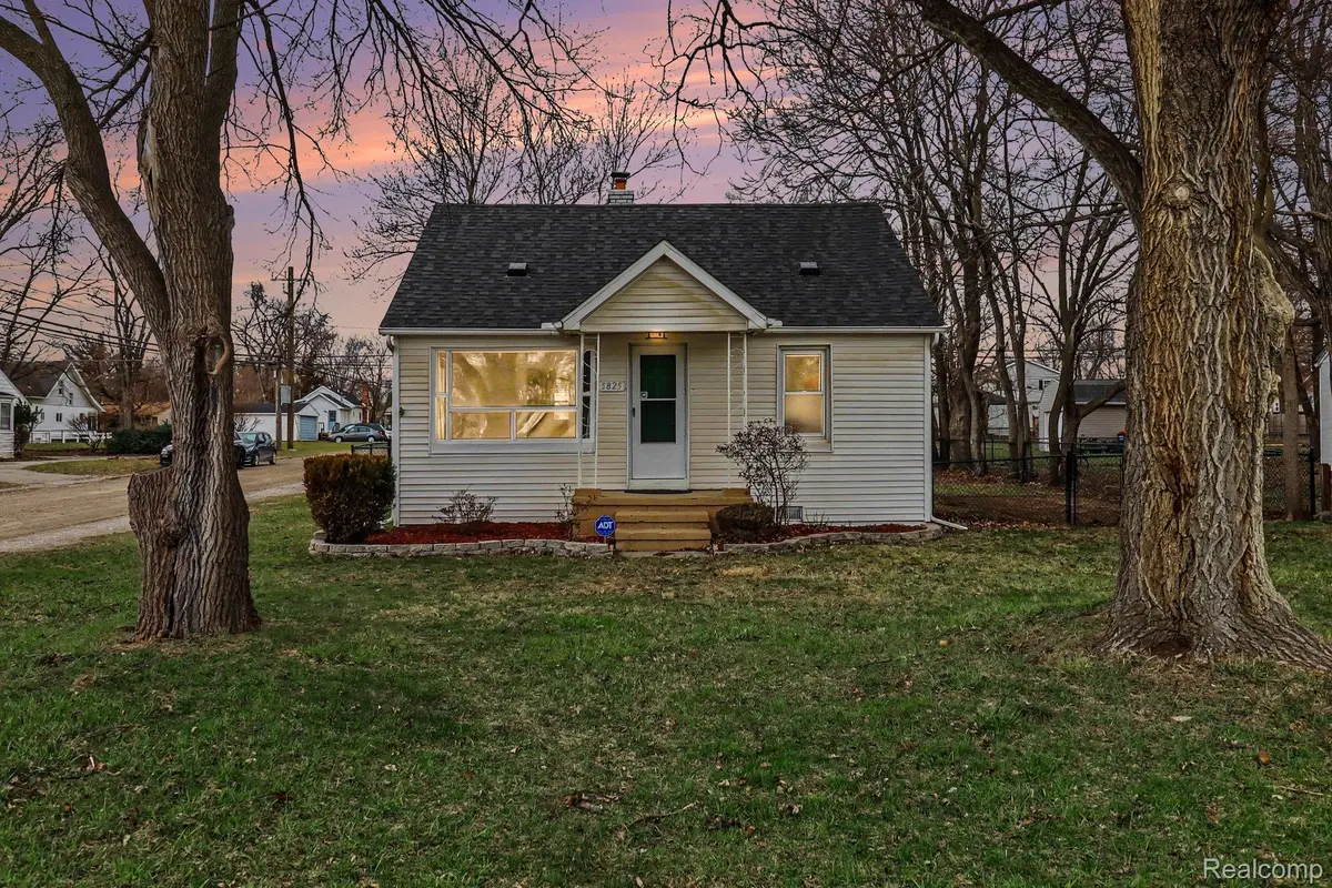 5825 N Newburgh Road, Westland, MI 48185 - #1