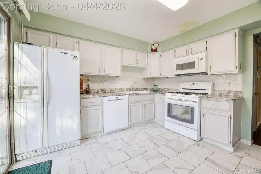 25178 Maplebrooke Drive, Southfield, MI 48033 - #3