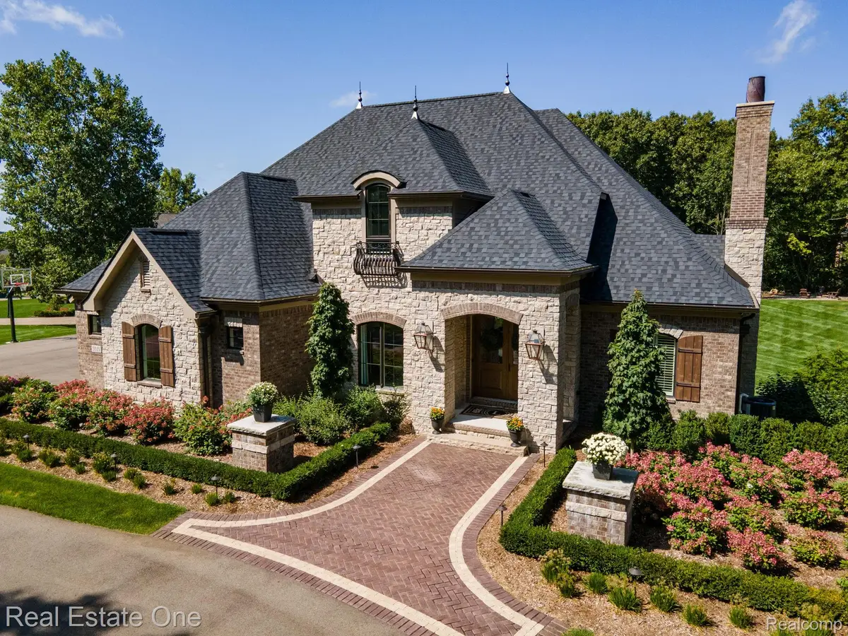 5525 Avington Parkway, Clarkston, MI 48348 - #1