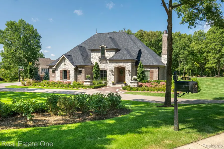 5525 Avington Parkway, Clarkston, MI 48348 - #3