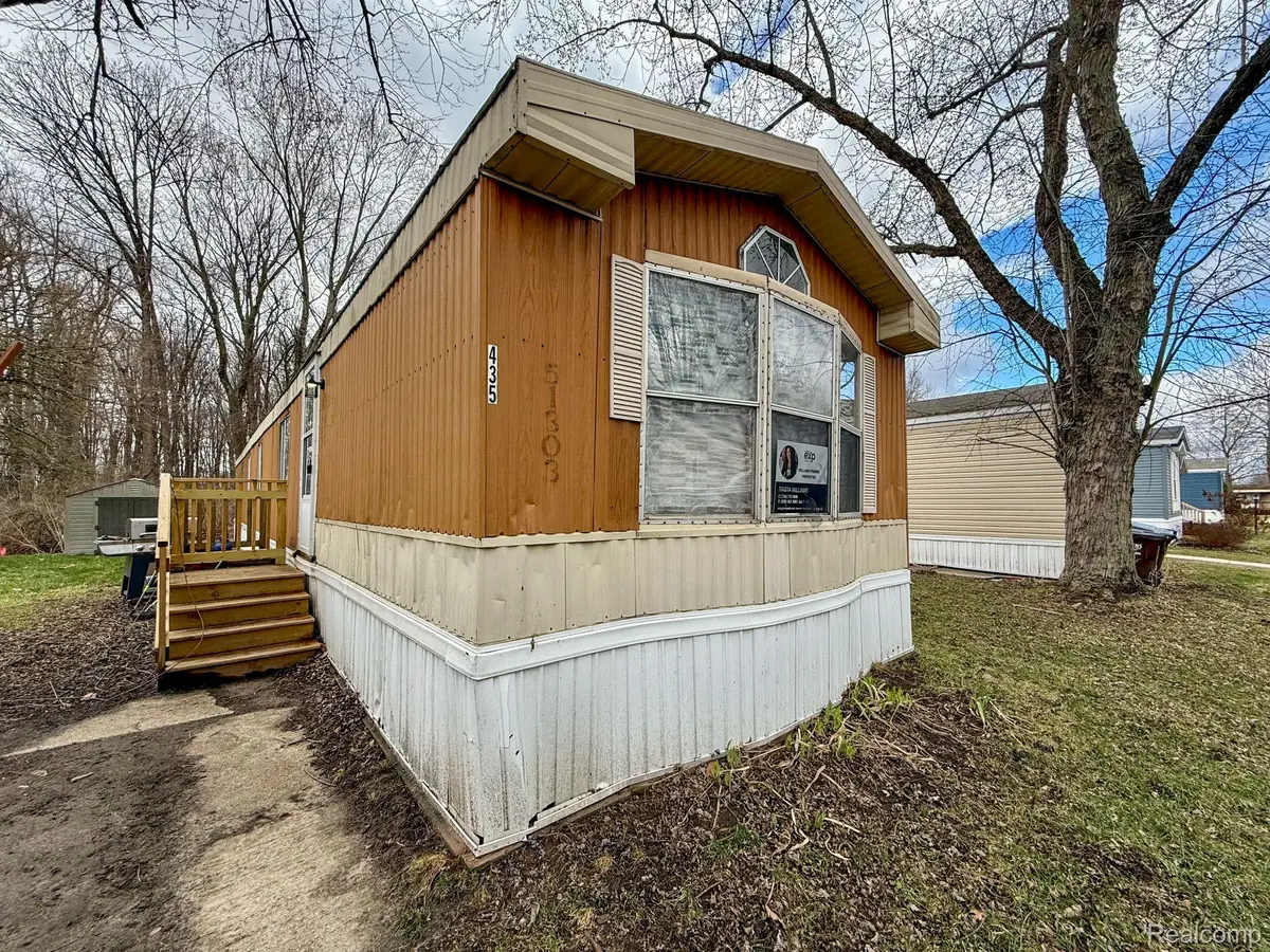 435 Rustic Lane S, Belleville, MI 48111 - #1