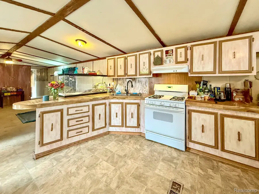 435 Rustic Lane S, Belleville, MI 48111 - #3