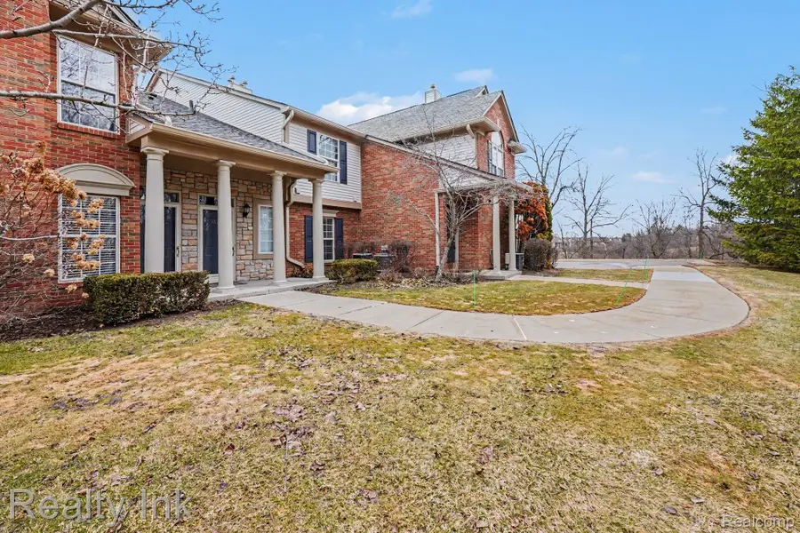 3399 Tremonte Circle S, Rochester, MI 48306 - #2