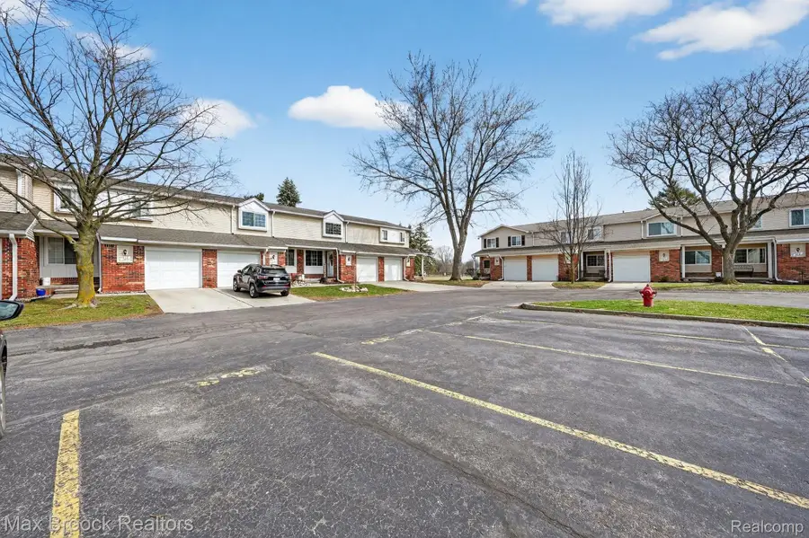 320 Hampton Court, South Lyon, MI 48178 - #3