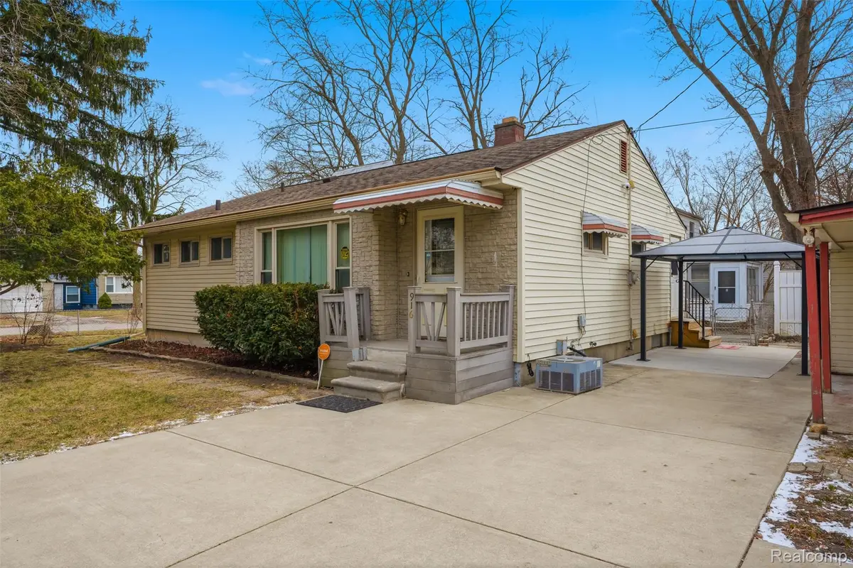 916 Buckingham Avenue, Flint, MI 48507 - #1