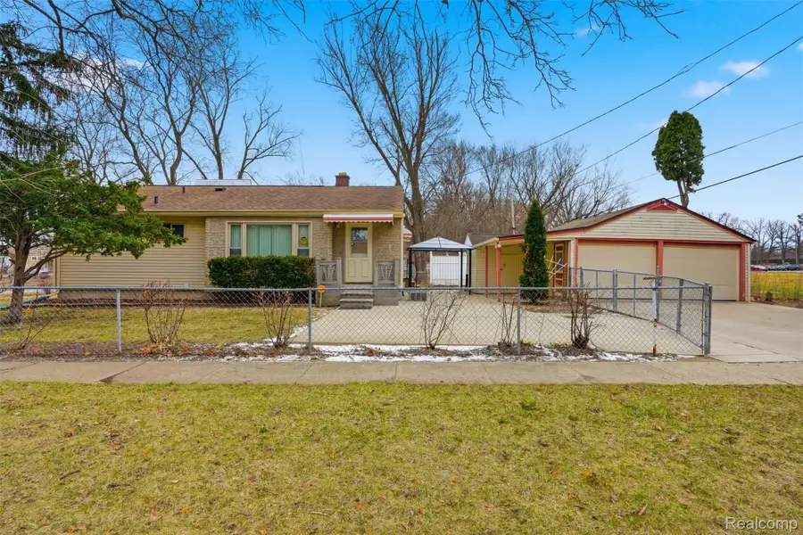 916 Buckingham Avenue, Flint, MI 48507 - #2