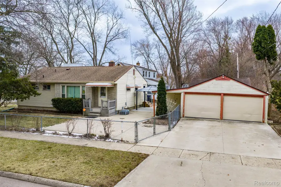 916 Buckingham Avenue, Flint, MI 48507 - #3