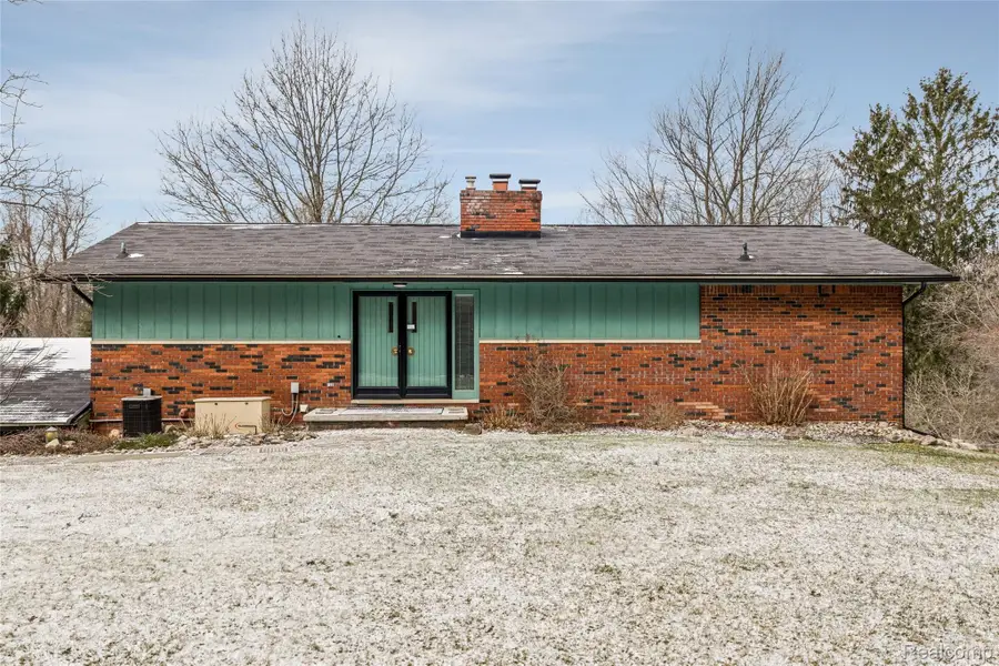 9801 Gibbs Road, Clarkston, MI 48348 - #2