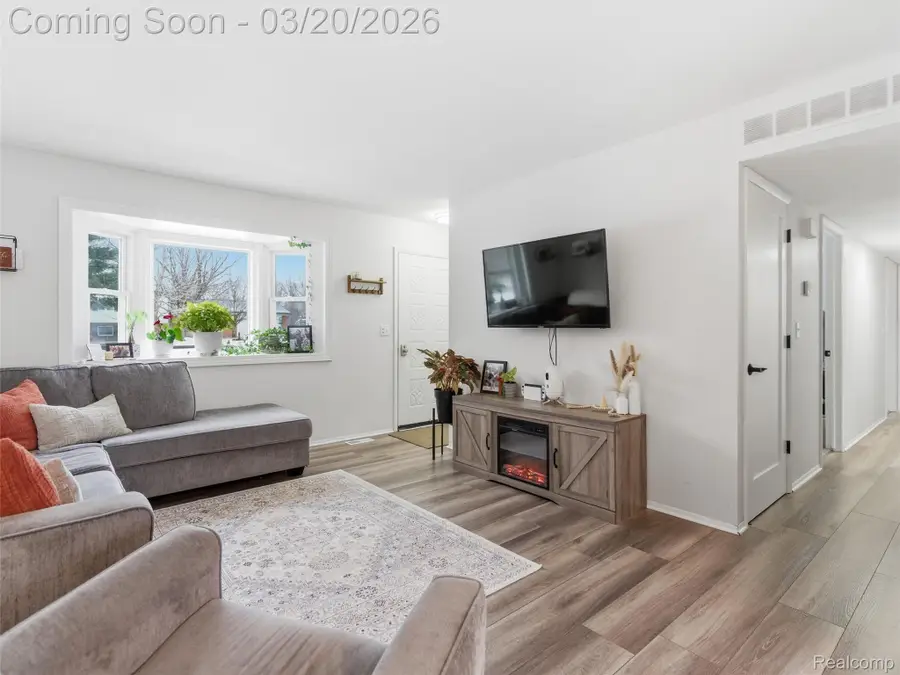 9368 Debby Jo Drive, Springfield, MI 48346 - #3