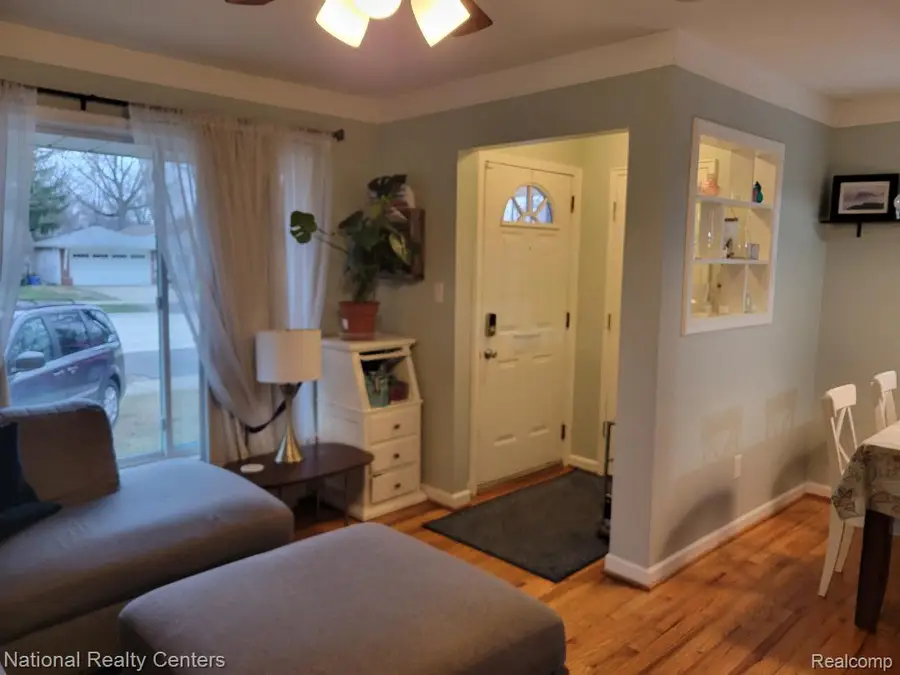 28070 W Chicago Street, Livonia, MI 48150 - #2