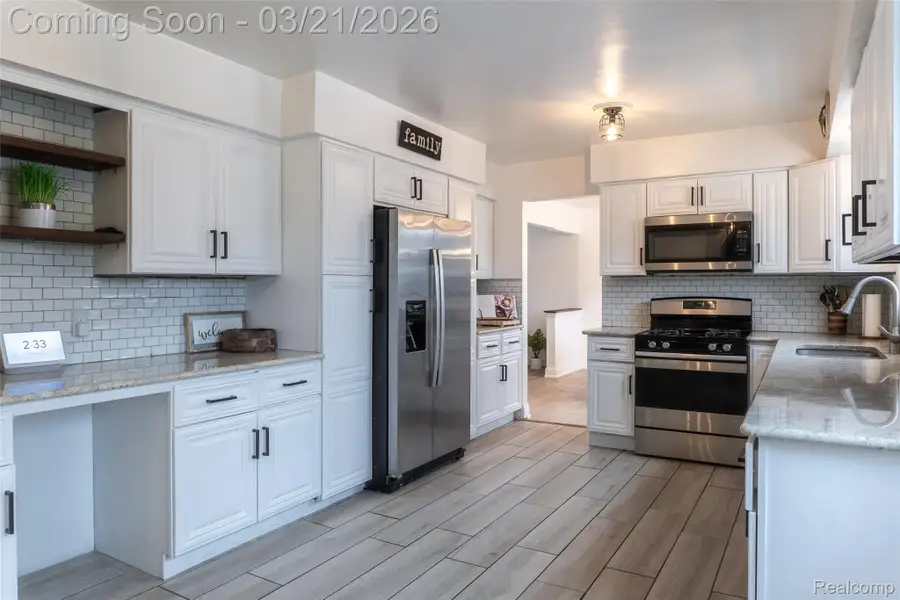 25342 Wykeshire Road, Farmington, MI 48336 - #3