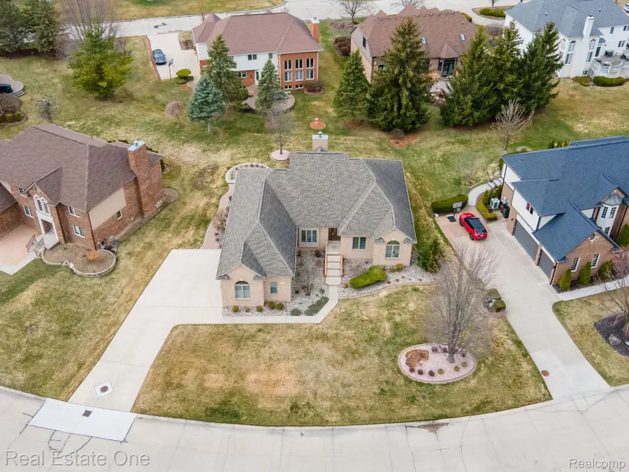 54035 Scarboro Way, Shelby, MI 48316 - #2