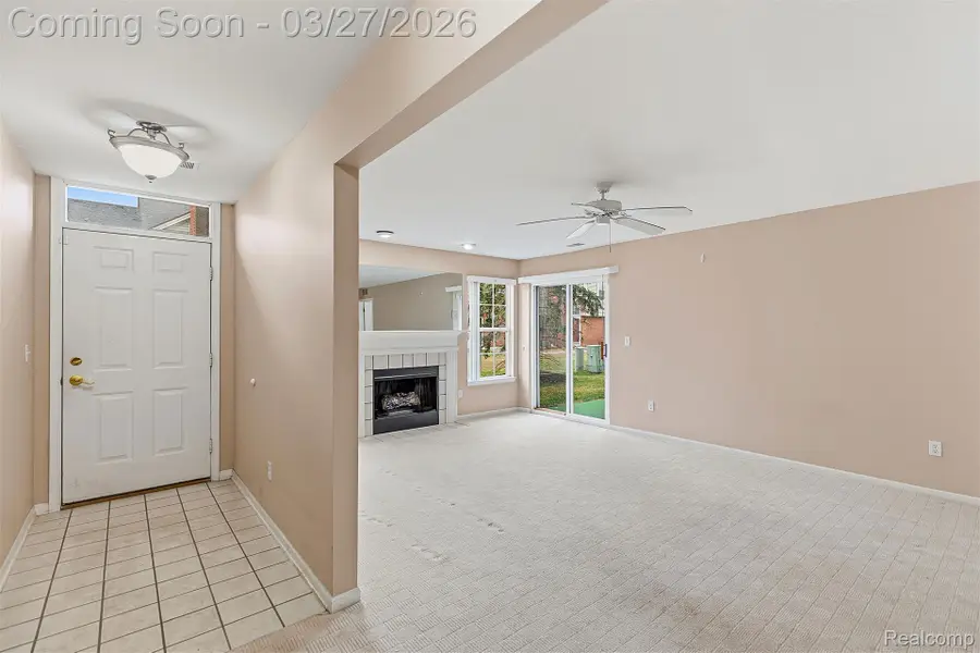 43427 Claremont Drive E, Clinton, MI 48038 - #2