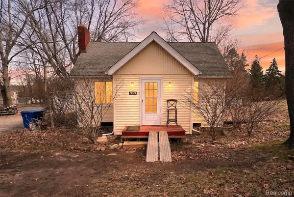 13343 N Fenton Road, Fenton, MI 48430