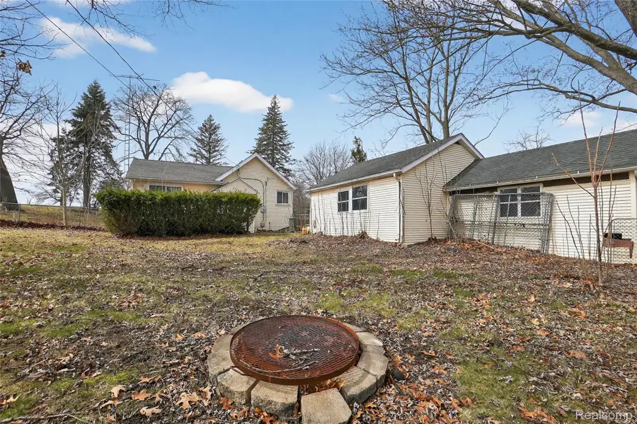 13343 N Fenton Road, Fenton, MI 48430 - #2