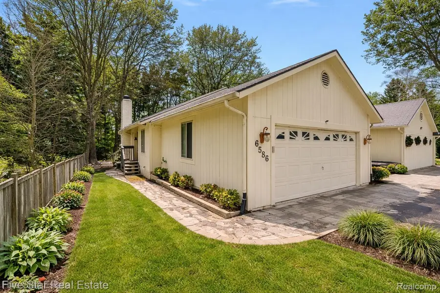 6586 Pontiac Lake Road #1, Waterford, MI 48327 - #2