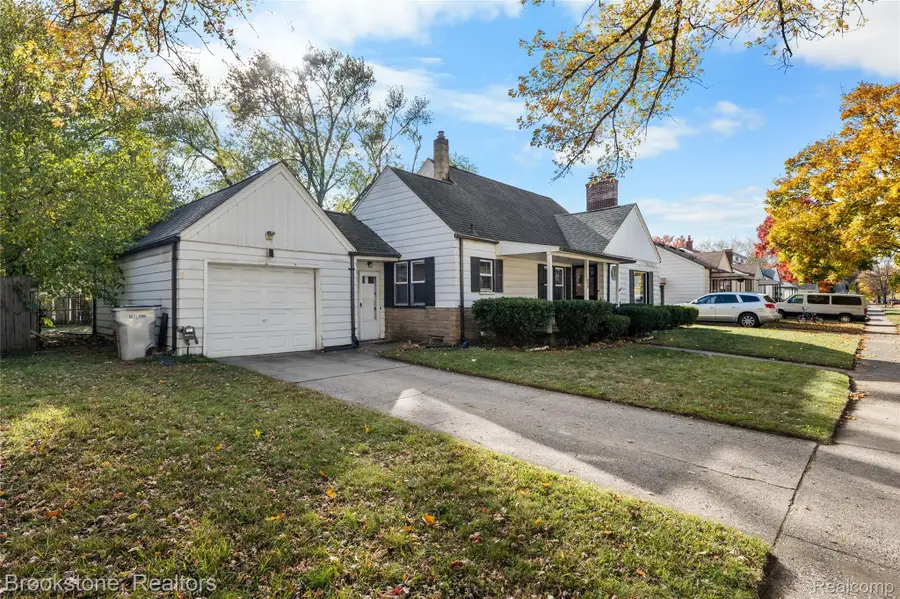 800 E Bernhard Avenue, Hazel Park, MI 48030 - #2