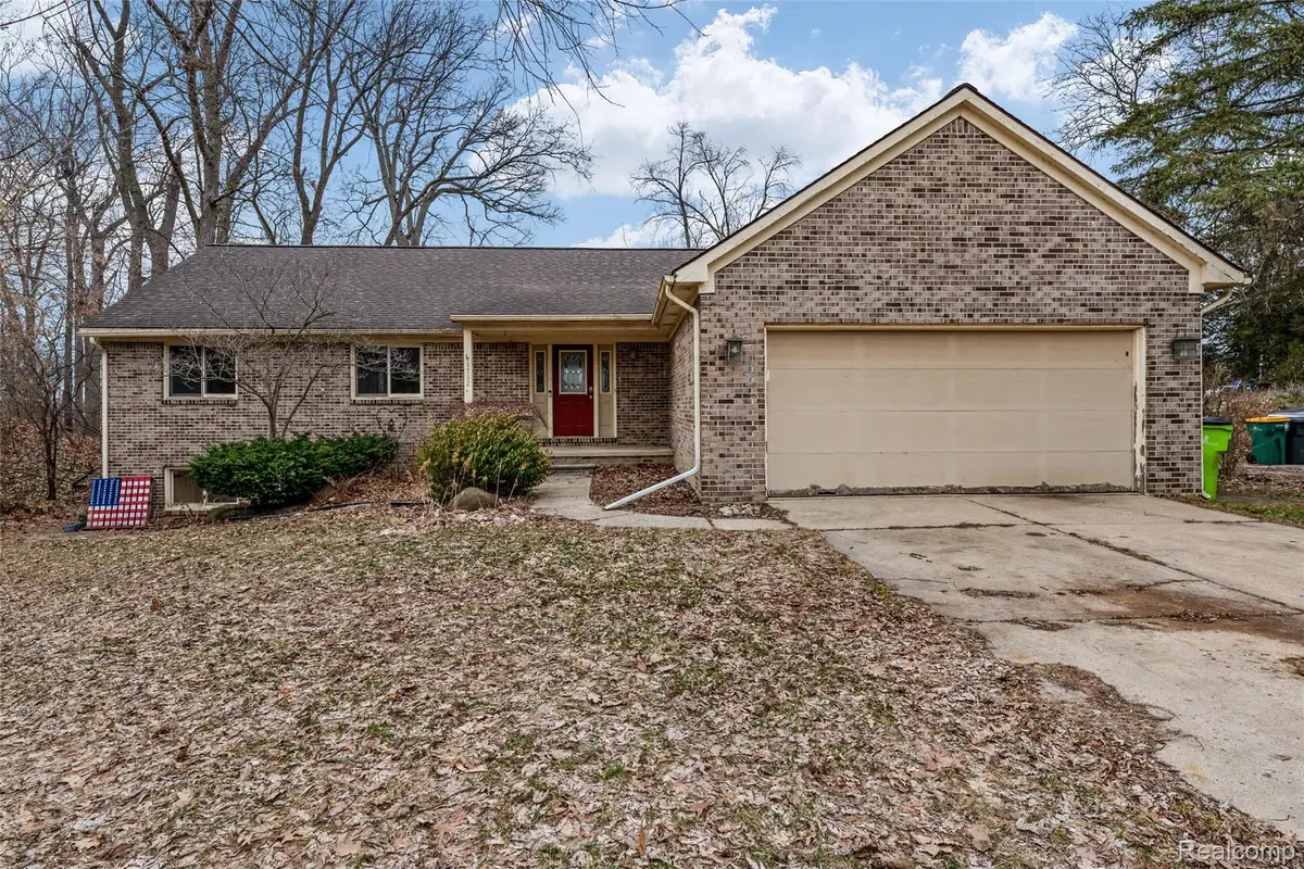 8732 Elizabeth Lake Road, White Lake, MI 48386 - #1