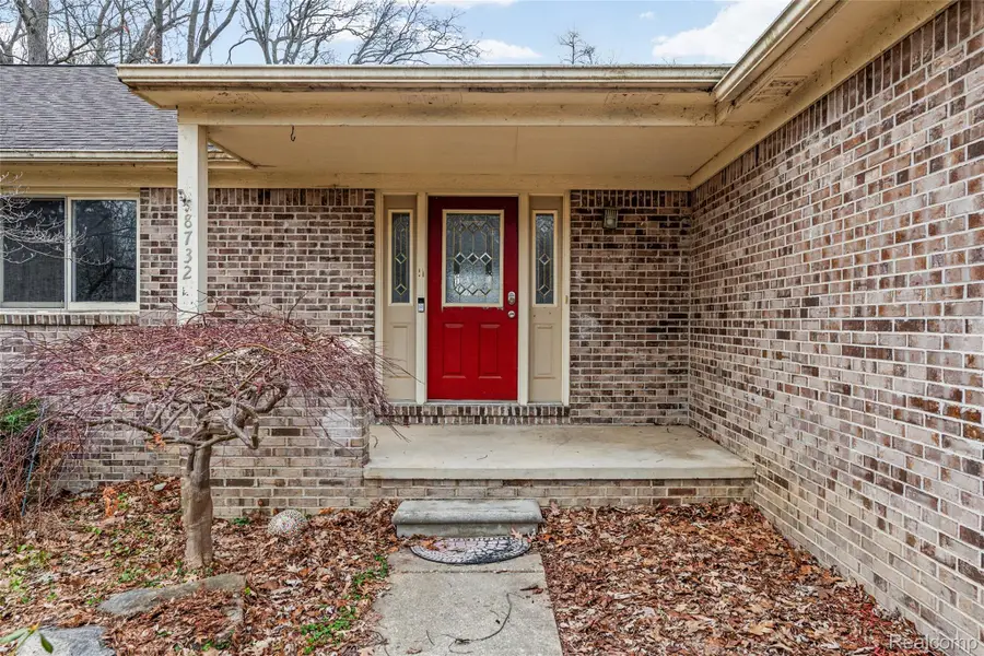 8732 Elizabeth Lake Road, White Lake, MI 48386 - #2