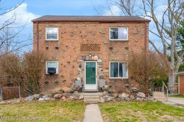 2208 Avondale Street, SylvanLake, MI 48320