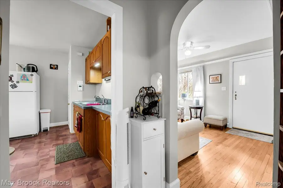 2208 Avondale Street, Sylvan Lake, MI 48320 - #3