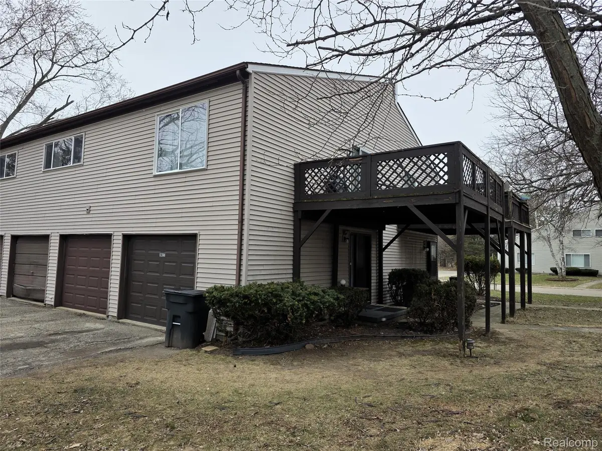 1077 Green Meadows Drive, Grand Blanc, MI 48439 - #1