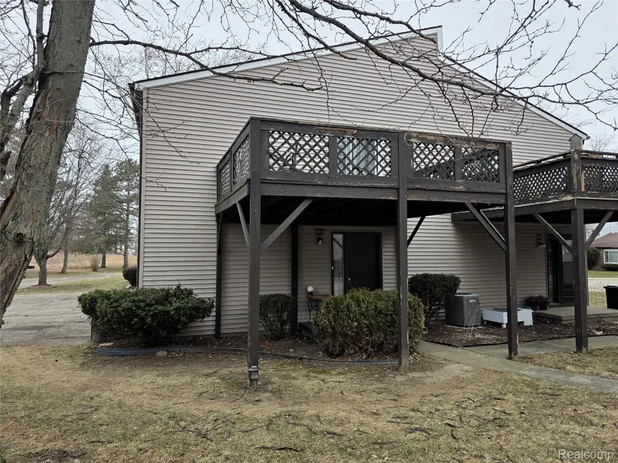 1077 Green Meadows Drive, Grand Blanc, MI 48439 - #3