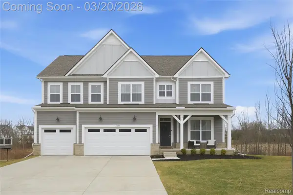 53211 Silver Birch Court, SouthLyon, MI 48178