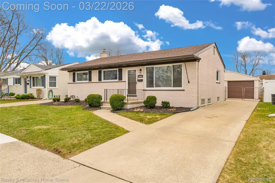 32547 Birkshire Street, Saint Clair Shores, MI 48082 - #2