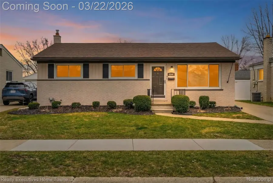 32547 Birkshire Street, Saint Clair Shores, MI 48082 - #3