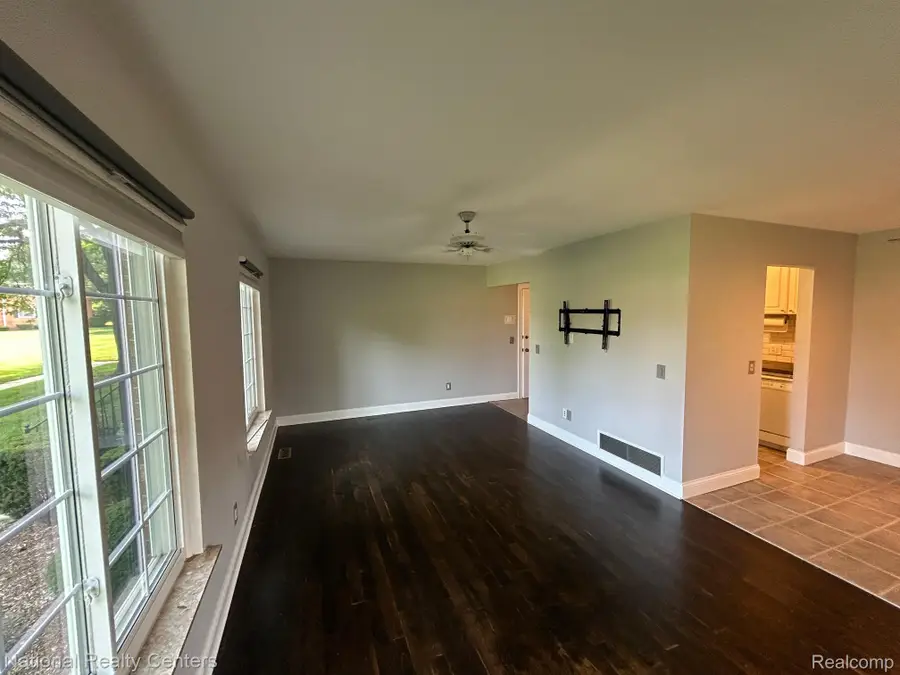 683 E Fox Hills Drive #68, Bloomfield, MI 48304 - #3