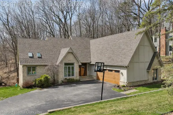 8063 Fawn Valley Drive, Clarkston, MI 48348