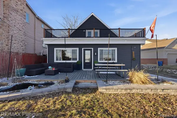 4960 Cooley Lake Road, Waterford, MI 48327