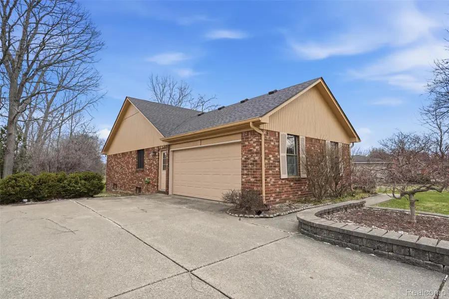 1669 Snowden Circle, Rochester Hills, MI 48306 - #3