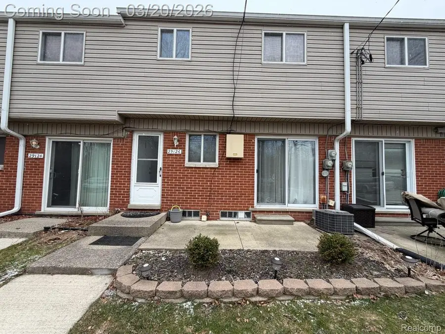29126 Manchester Street, Westland, MI 48185 - #2