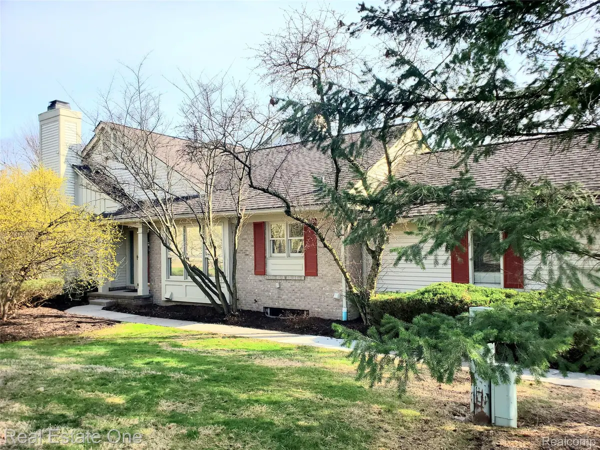 7383 Simsbury Drive, West Bloomfield, MI 48322 - #1