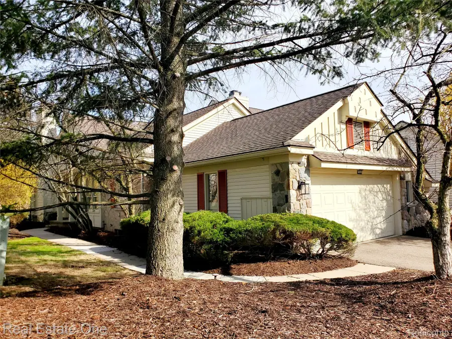 7383 Simsbury Drive, West Bloomfield, MI 48322 - #2