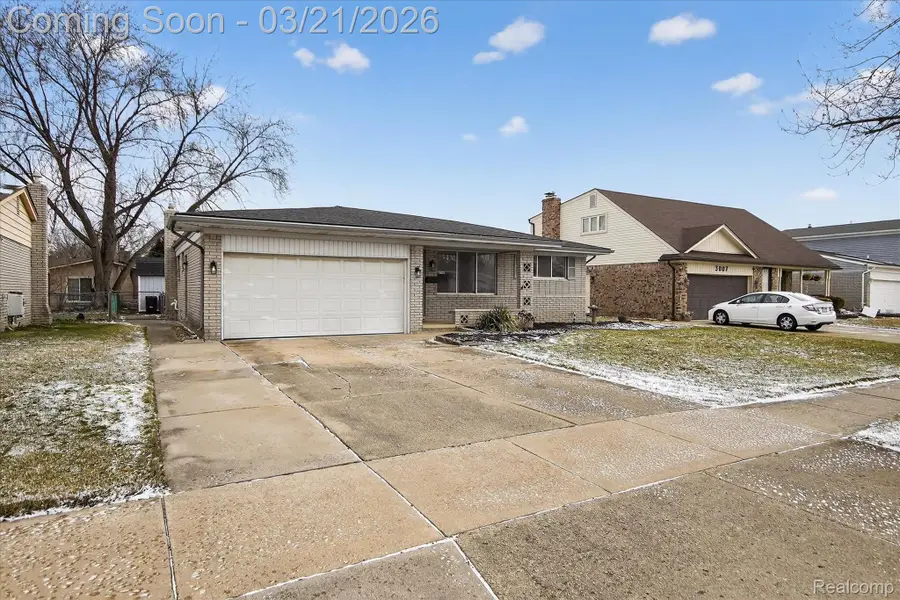 2995 Groves Drive, Sterling Heights, MI 48310 - #2