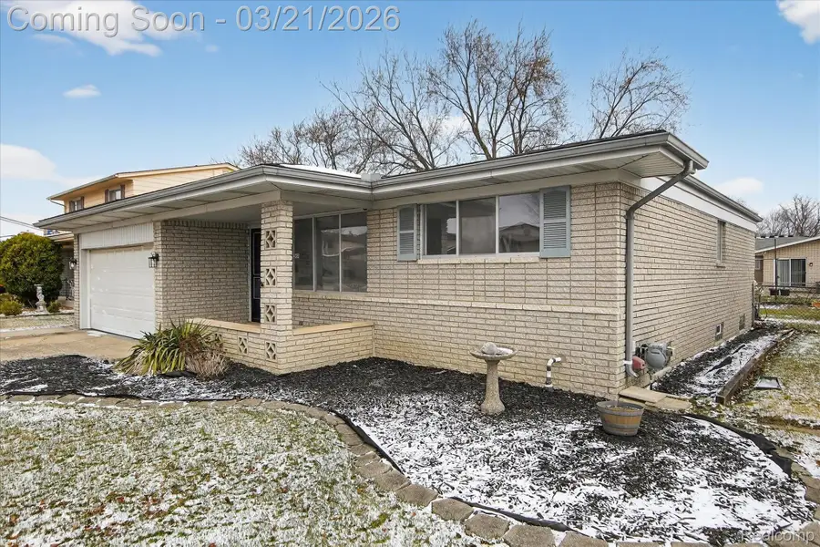 2995 Groves Drive, Sterling Heights, MI 48310 - #3